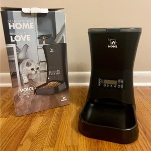 Automatic pet feeder